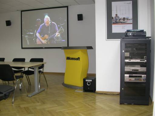Multimedijalna sala u poslovnim prostorijama MICROSOFT-a